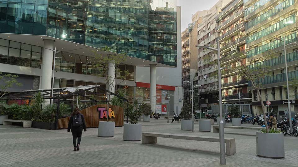 Renovación de aberturas en el centro porteño. Foto Infobae.